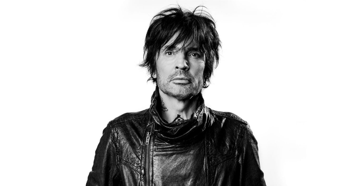 Tommy Lee posts nude photo, deletes it on Instagram and forgets about  Twitter