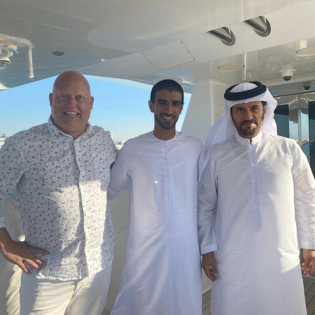Saif Ben Sulayem (centre), with Christian Koenigsegg (left of the image) and Mohammed Ben Sulayem (right) (Photo: Reproduction/Instagram)