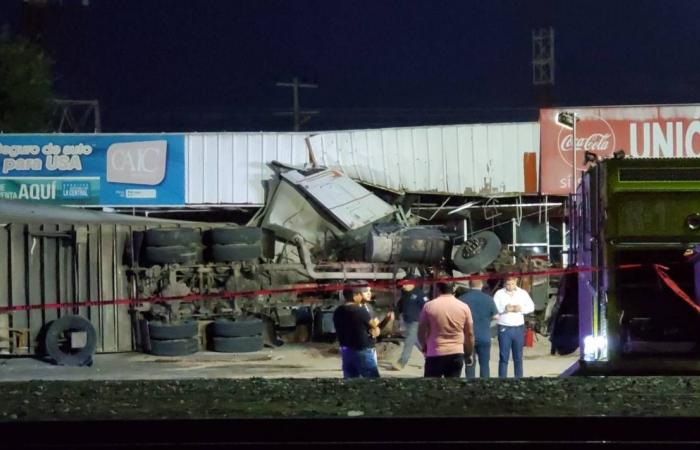 There are 6 dead, 21 injured and one arrested in an accident in Villa Ahumada, Chihuahua