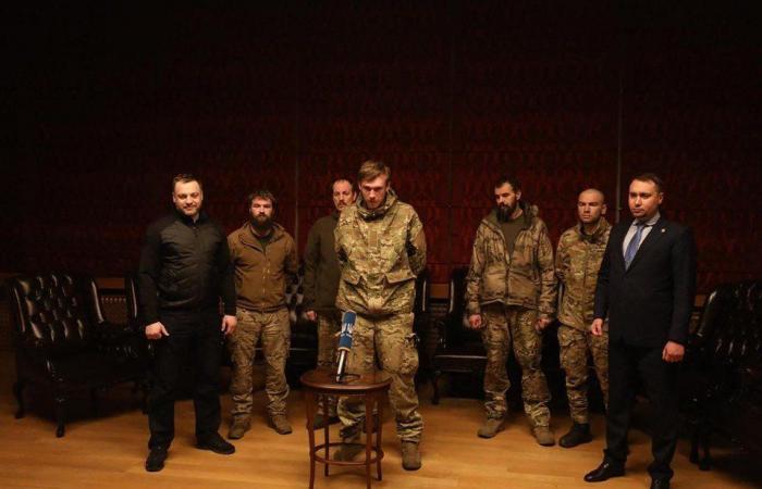 Ukraine releases 215 prisoners of war after deal with Russia: “Our heroes of Azov are free”