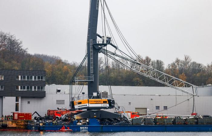 Accident in Kiel: ship rams bridges – Kiel Canal closed