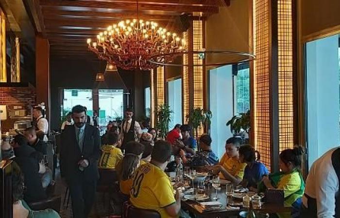 After national team players, Brazilians fill up the Golden Steak restaurant – 12/06/2022
