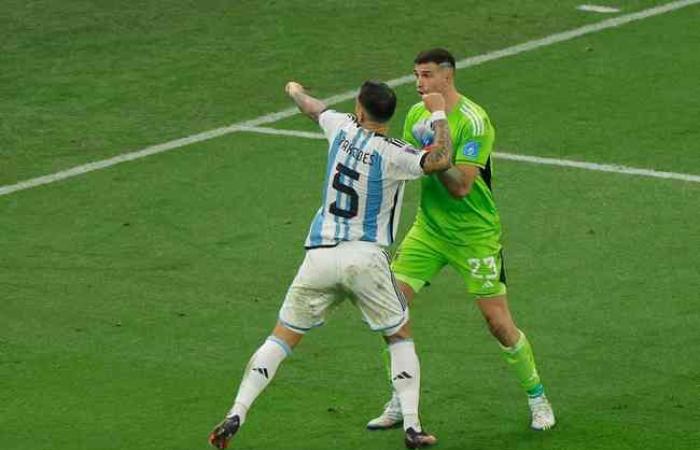 Argentina goalkeeper makes obscene gesture after winning World Cup Golden Glove
