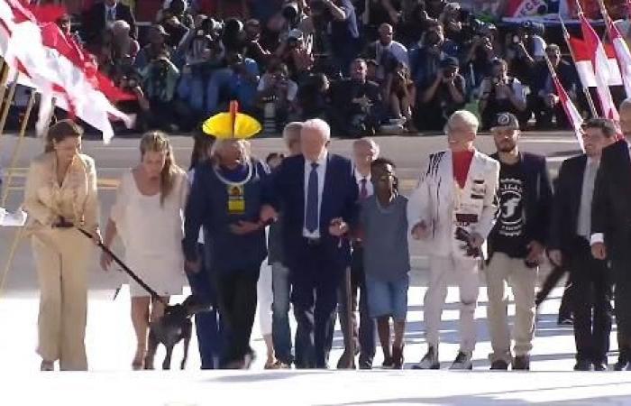 Who is the bitch that went up the ramp at Lula’s inauguration?