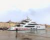 Mega yacht docked in Marseille: is this buzzing photo fake?