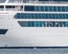 A rogue wave leaves one dead and four injured during a cruise